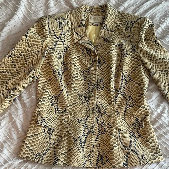 Alberto Makali - Snake-Print Tailored Blazer  and Skirt Set in Size 8 - Picture 13 of 16